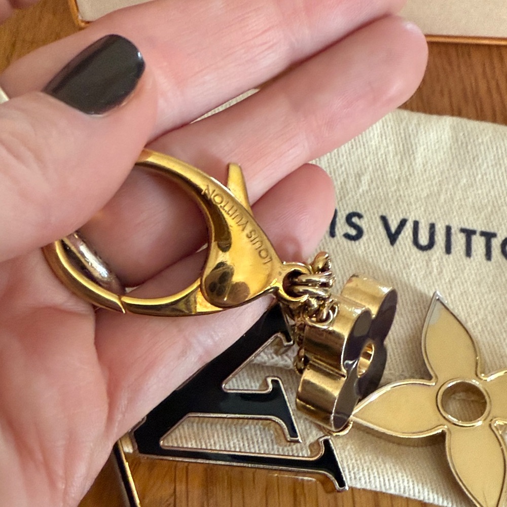 Louis Vuitton Gold and Black Floral Key Holder - Picture 7 of 11